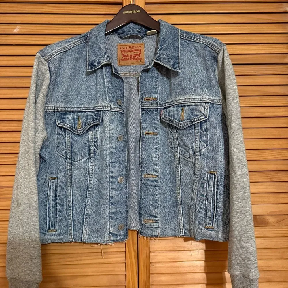 Levi's Women's Blue Denim Jacket size medium